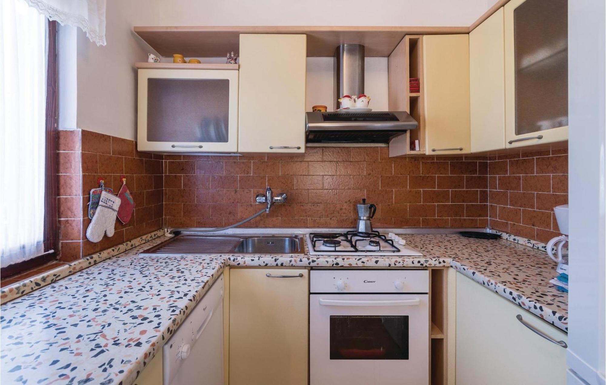 In With Kitchen * Pula