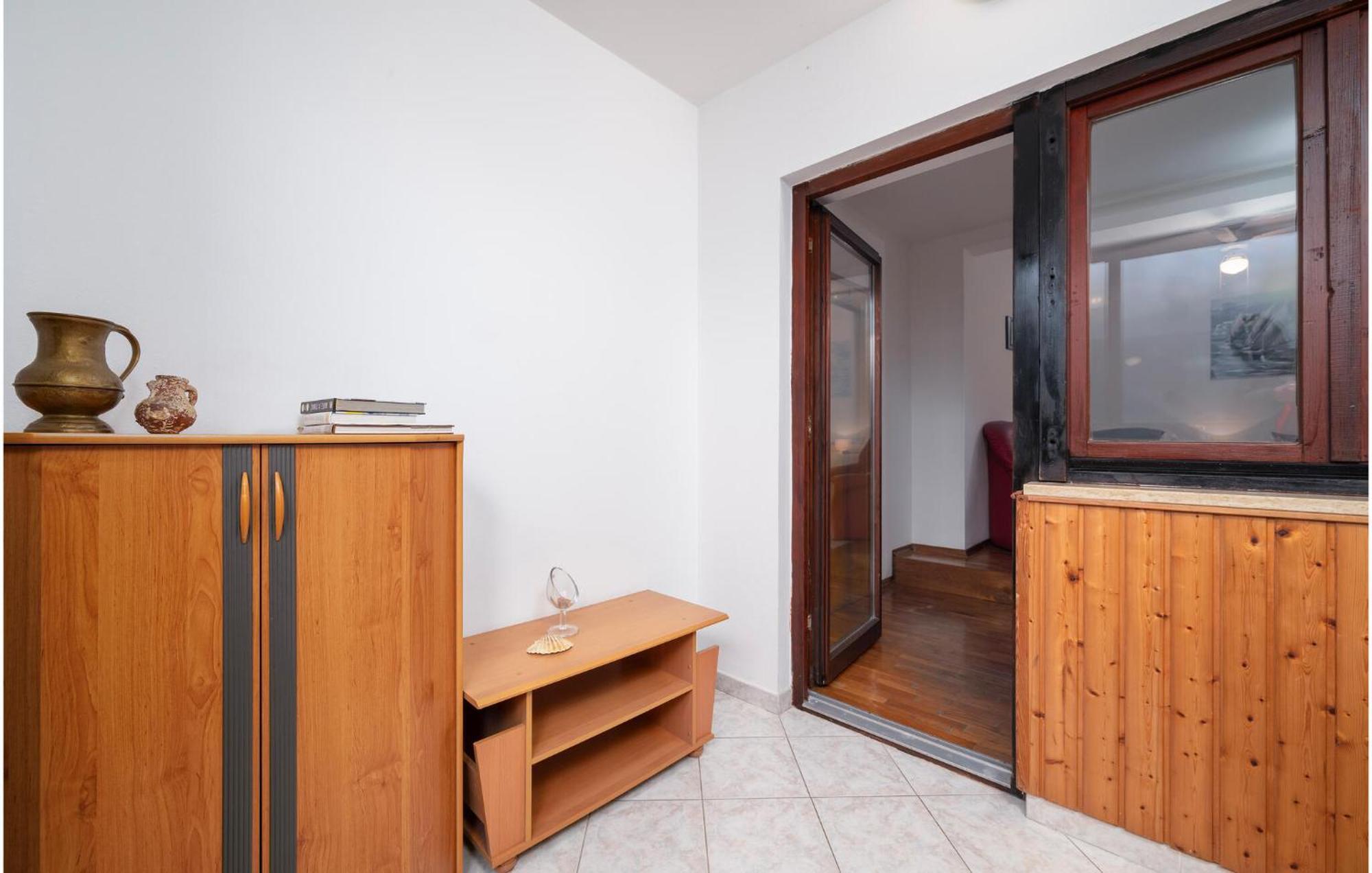 In With Kitchen Pula